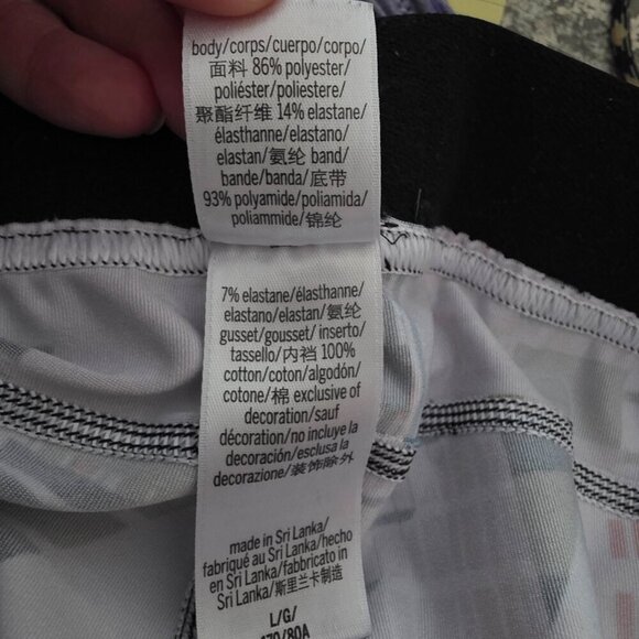 Victoria's Secret Knockout Victoria Sport Geometric Blush Running Shorts Large - Picture 5 of 8